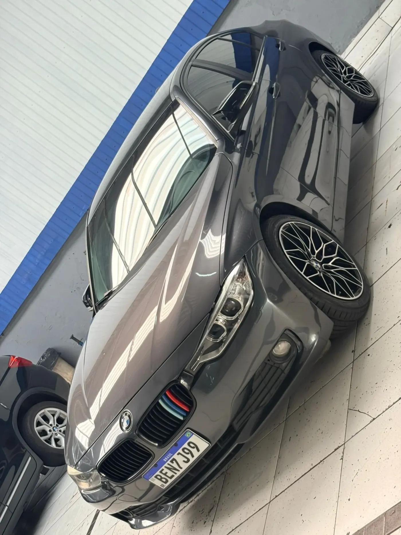Sala técnica com equipamento Mercedes-Benz oficial